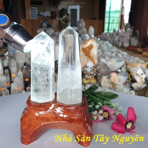 Tinh thể thạch anh trắng tự nhiên hợp mệnh Kim và Thủy T305 nặng 240gr kích thước 12x5(cm) – vật phẩm phong thủy may mắn