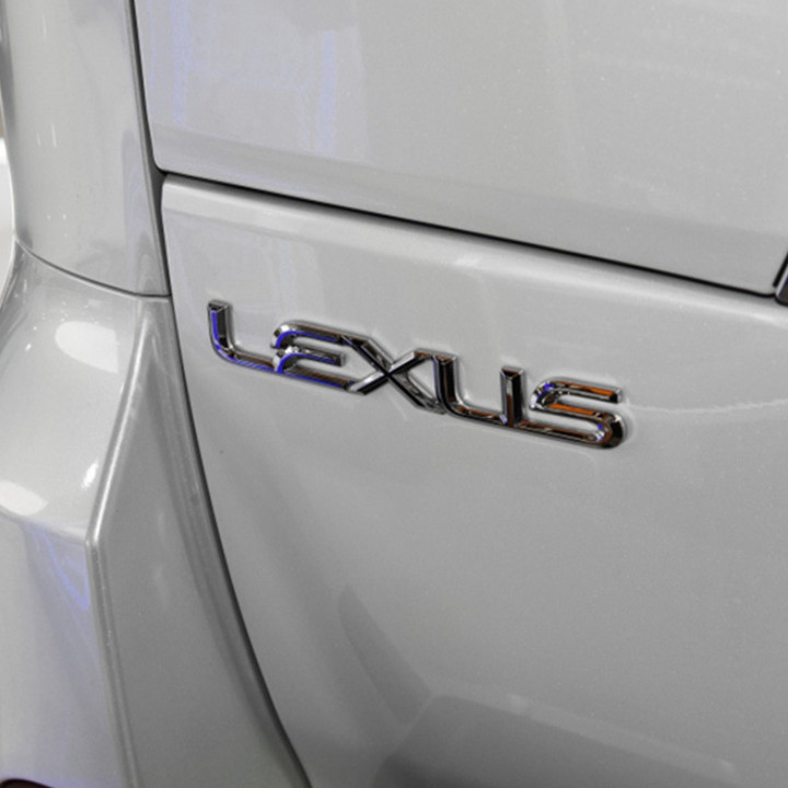 Decal tem chữ Le.xus dán đuôi xe ô tô - được làm bằng nhựa ABS