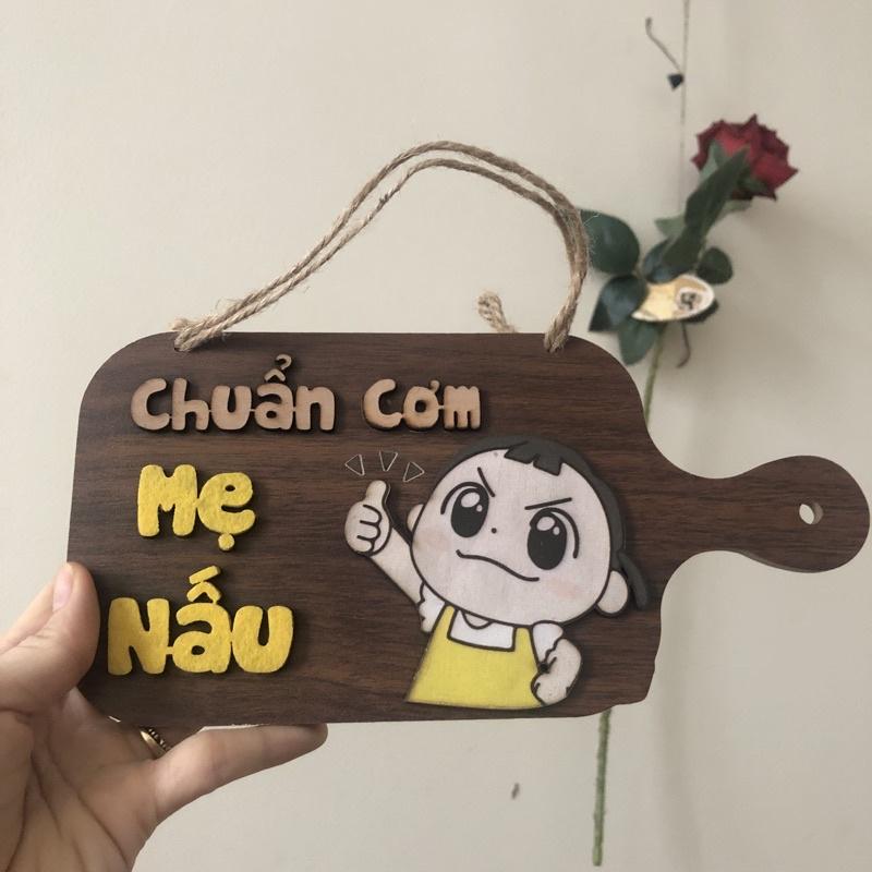 Bảng gỗ hình cái thớt treo bếp trang trí Chuẩn cơm mẹ nấu