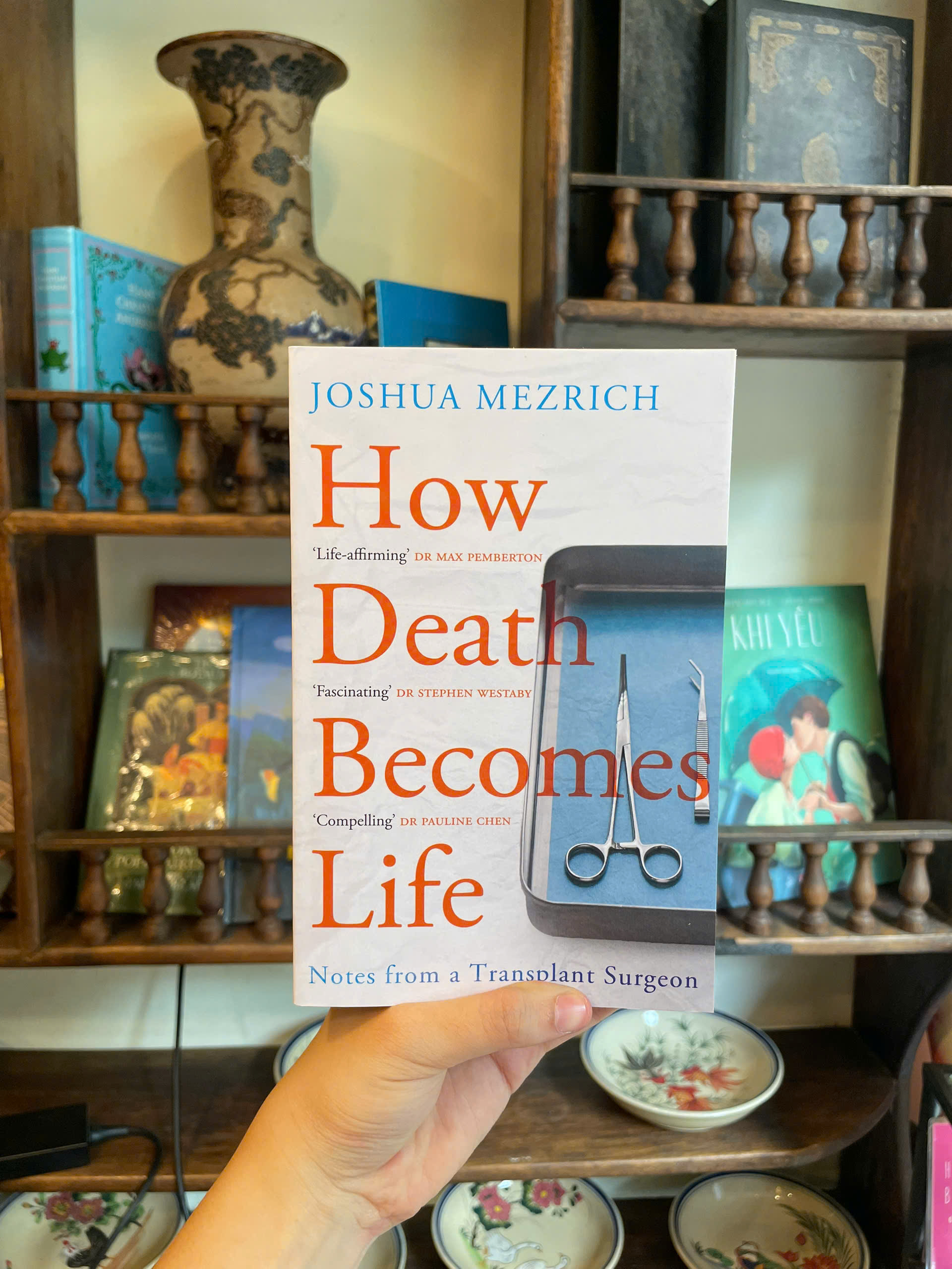Sách - How Death Becomes Life: Notes from a Transplant Surgeon by Joshua Mezrich
