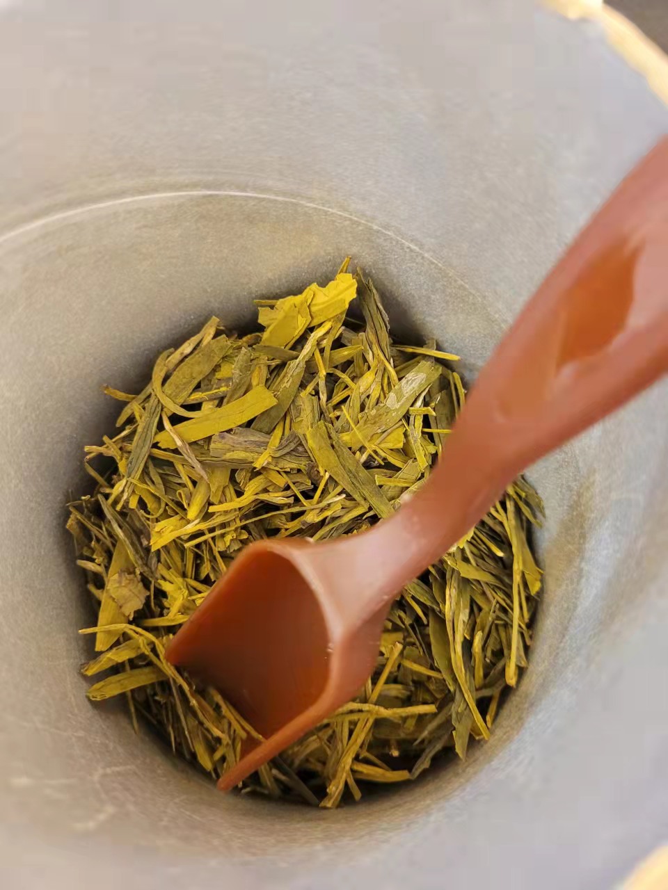 Combo muỗng múc trà cà phê và lon trà long tỉnh