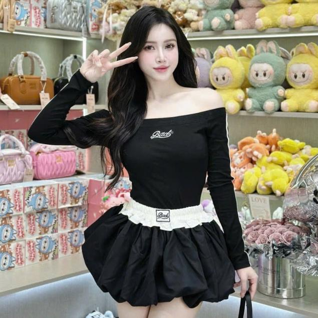 set áo trễ vai chân váy,áo trễ vai tay dài thêu chữ mix chân váy bí phối sọc T135 BY JOLIE - Đỏ