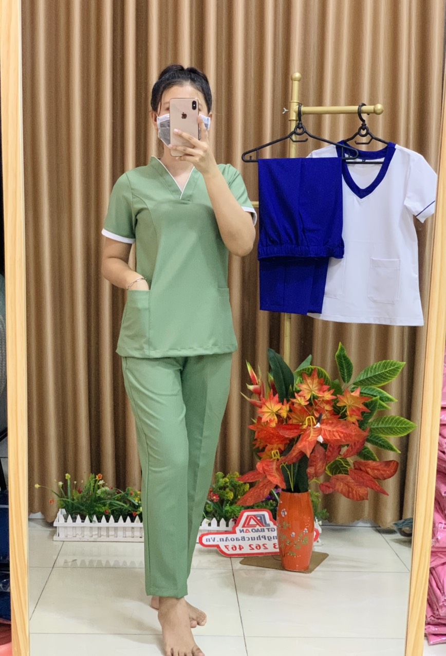 Bộ Scrubs NỮ Cổ V cách điệu, Đồng phục Spa cao cấp - XANH VỎ ĐẬU PHỐI TRẮNG