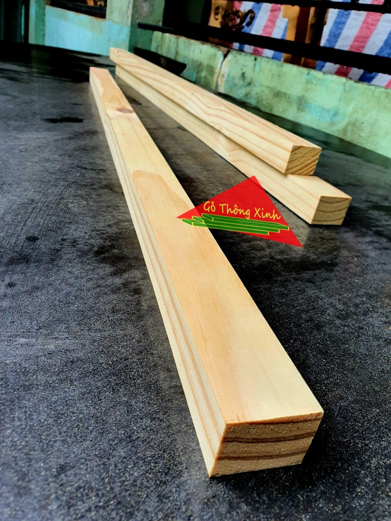 Thanh gỗ thông vuông 3x4cm, dài 1m được bào láng 4 mặt, làm kệ, chân bàn, làm trụ, khung sườn...