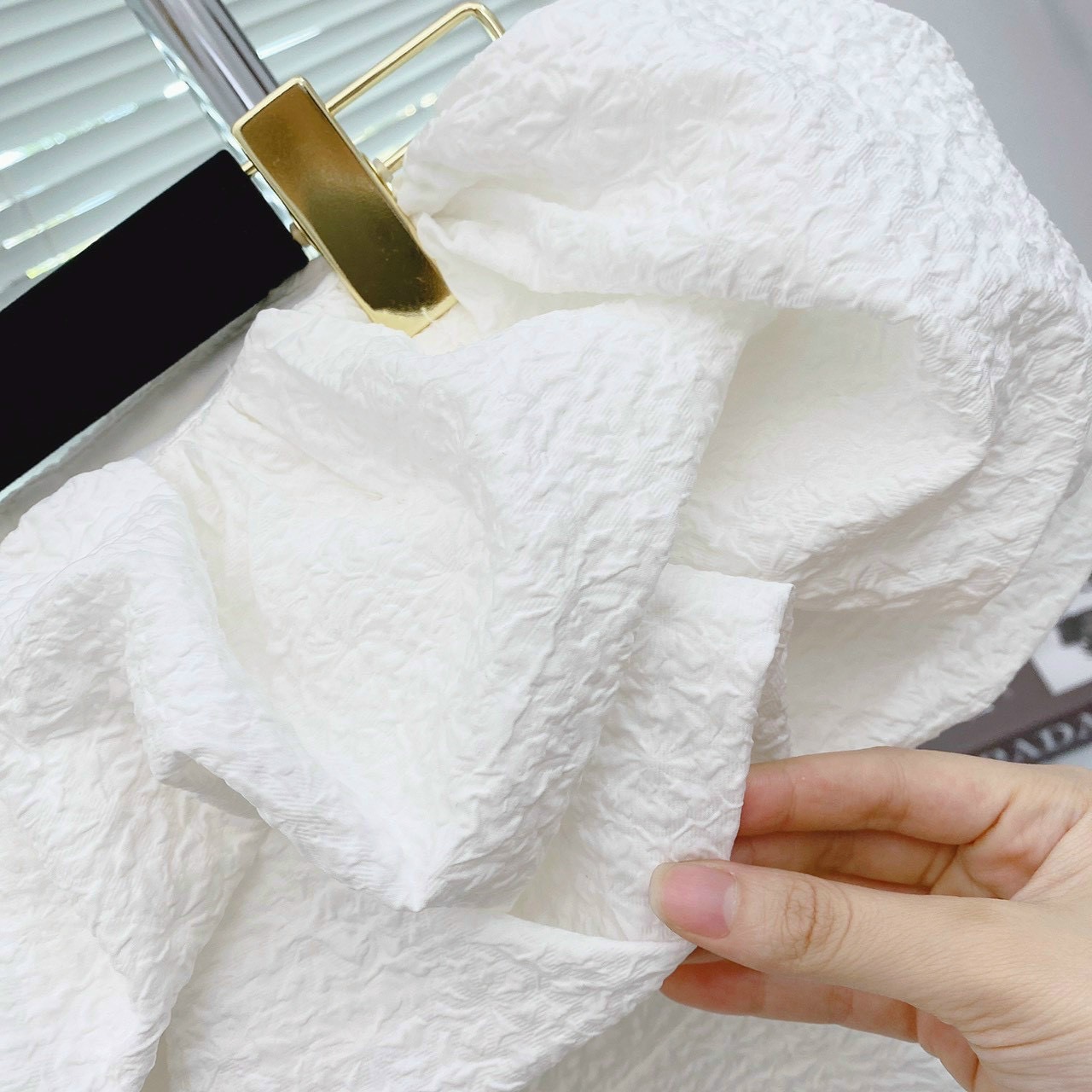 Đầm midi bẹt vai phồng chất xốp sang trọng