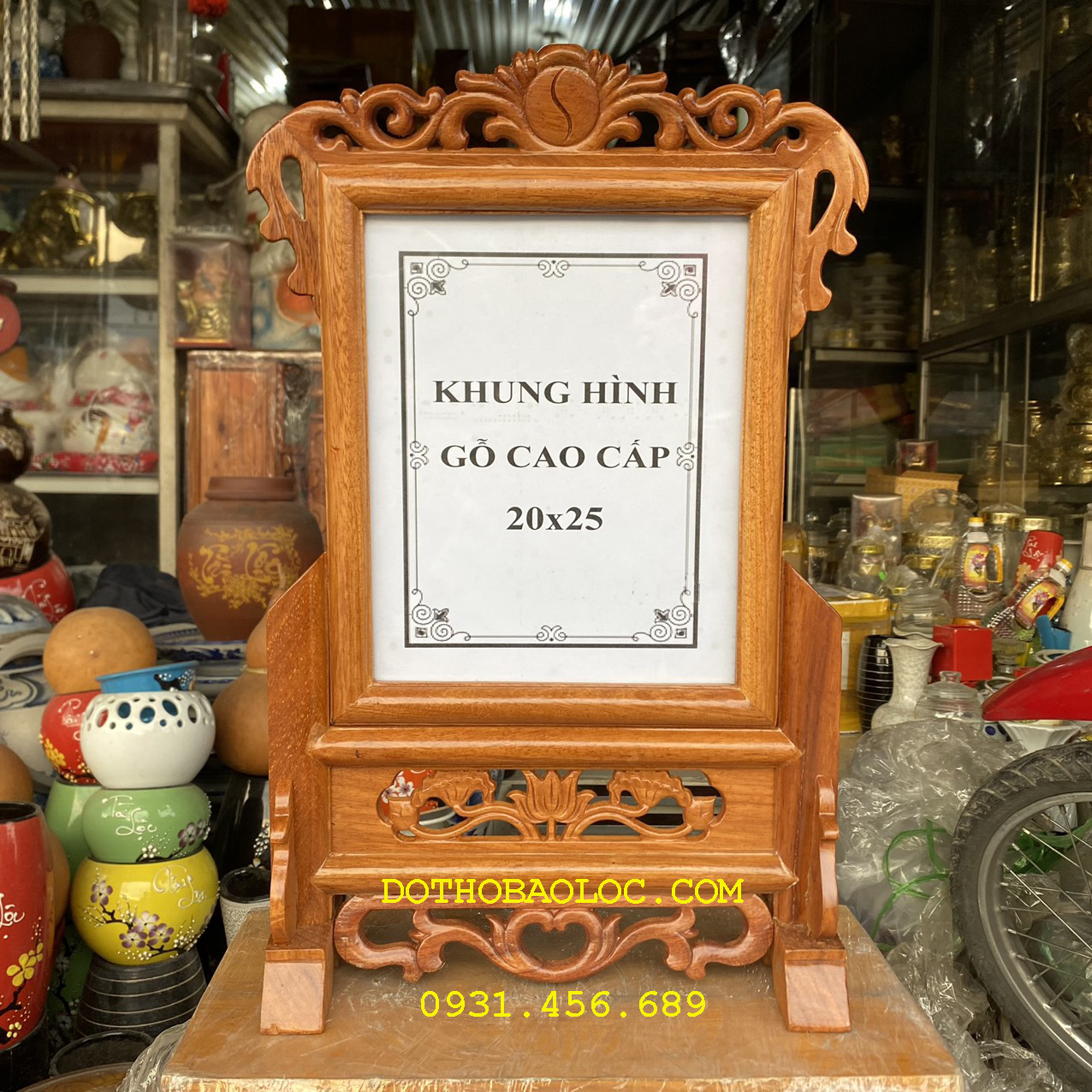 Khung ảnh thờ gia tiên gỗ hương chạm khắc ép kính viền hoa cao cấp cao 47cm