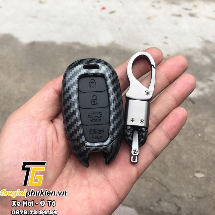 Ốp bọc chìa khóa xe Hyundai Accent 2021 vân Carbon kèm móc đeo INOX