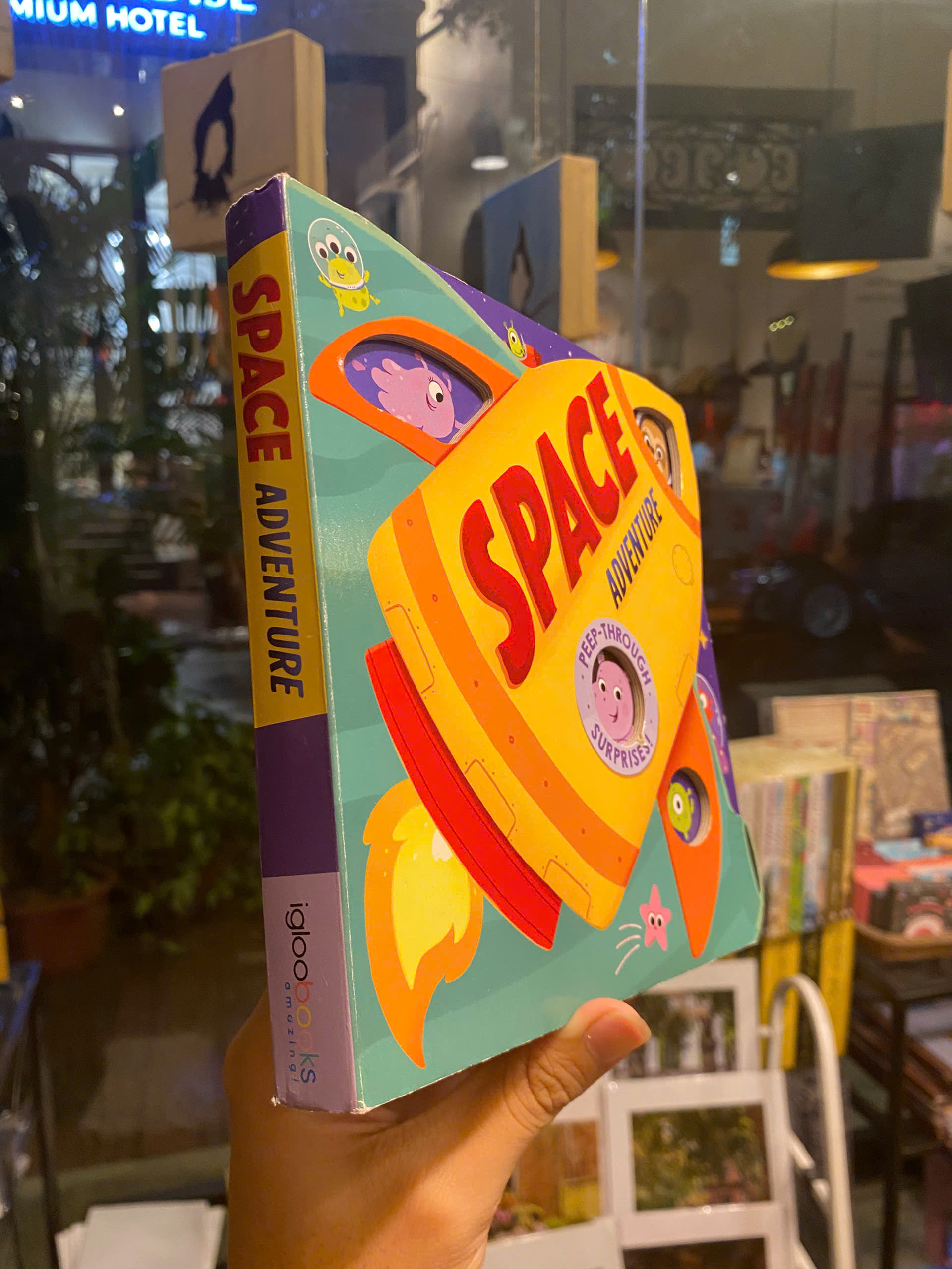 Sách - Space Adventure: Peep-through Surprise by Igloo Books | Children's Picture Activity Book