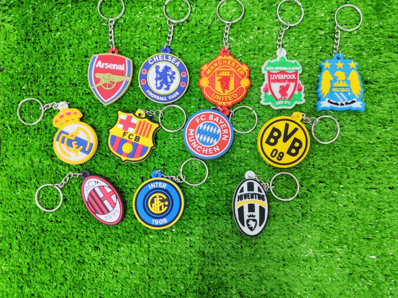 Móc khóa bóng đá nhựa dẻo đúc nổi hình logo clb bóng đá Mancity