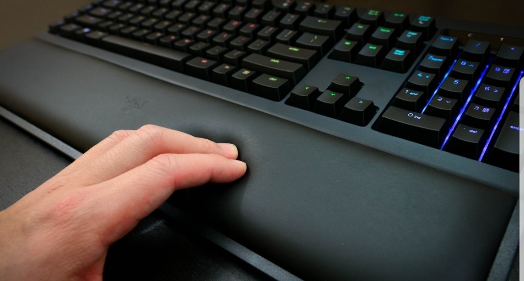 Tấm kê tay bàn phím Razer Ergonomic Wrist Rest For Tenkeyless Keyboards_RC21-01710100-R3M1- HÀNG CHÍNH HÃNG