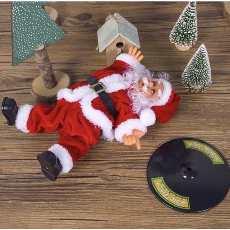 Ông già noen nhào lộn hip hop