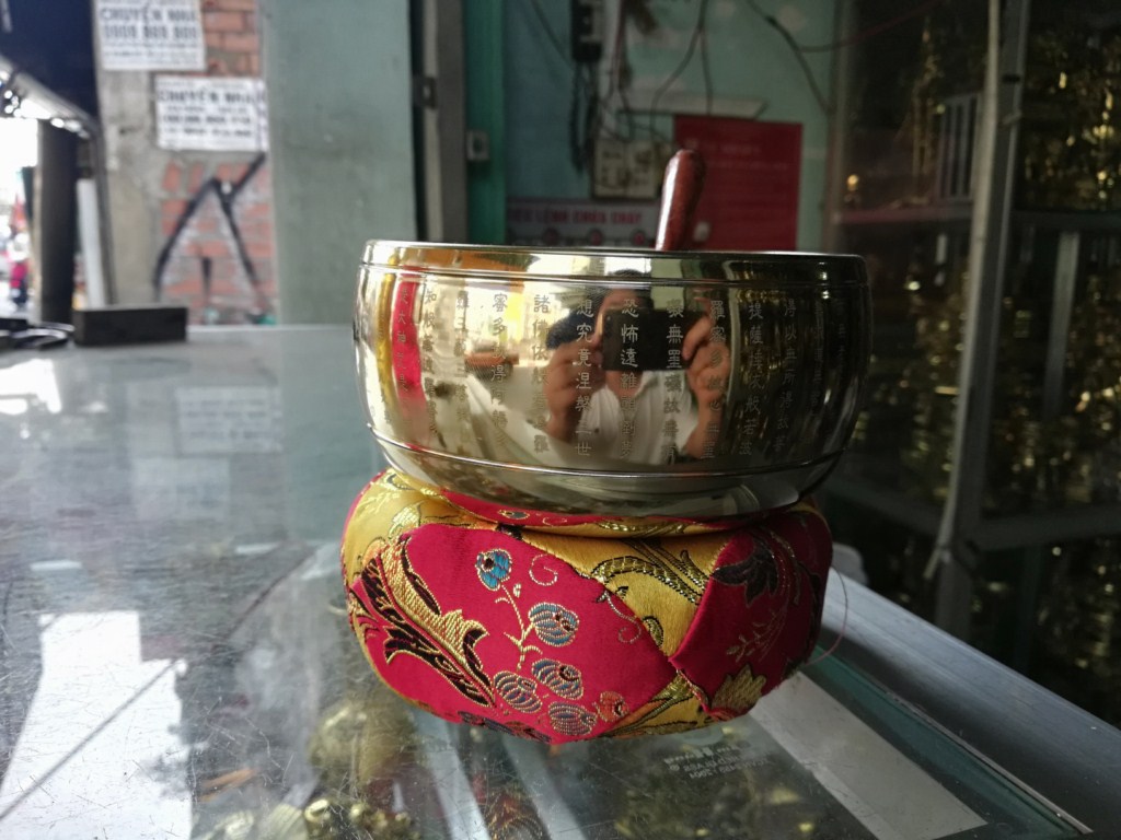 Chuông gõ vàng đường kính 13cm cao cấp