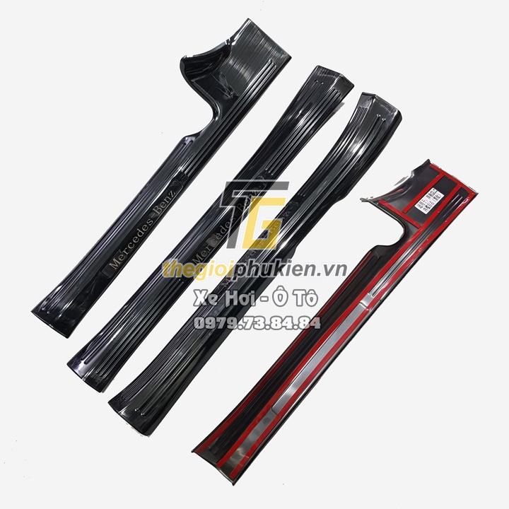 Bộ sản phẩm ỐP BẬC CỐP CẢ BỘ VÀ BẬC CỬA TRONG vân Titan xe Mercedes GLC