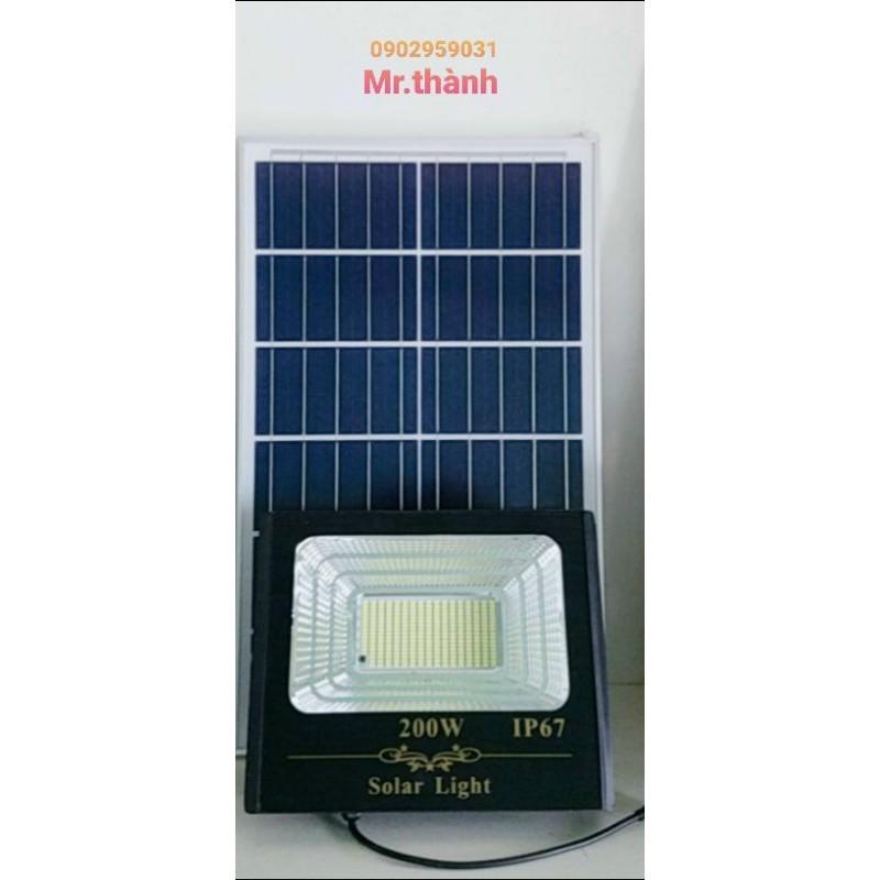 Đèn pha 200w năng lượng mặt trời