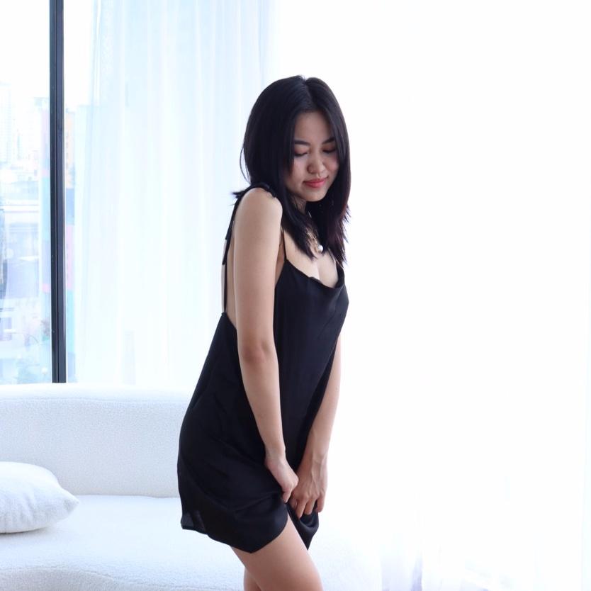 Váy Đầm Ngủ Lụa Mặc Nhà Dáng Suông Hở Lưng Hai Dây Màu Đen Trơn Freesize Cao Cấp
