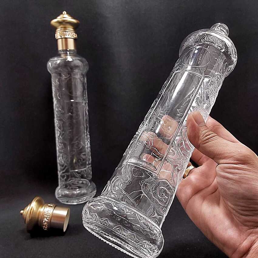 Bình Đựng Ruou 500ML thủy tinh trụ cao họa tiết rồng – nắp nhựa hình tháp màu đồng – Bình Đựng Rượu Đẹp - Chai Đựng Rượu Đẹp sang trọng