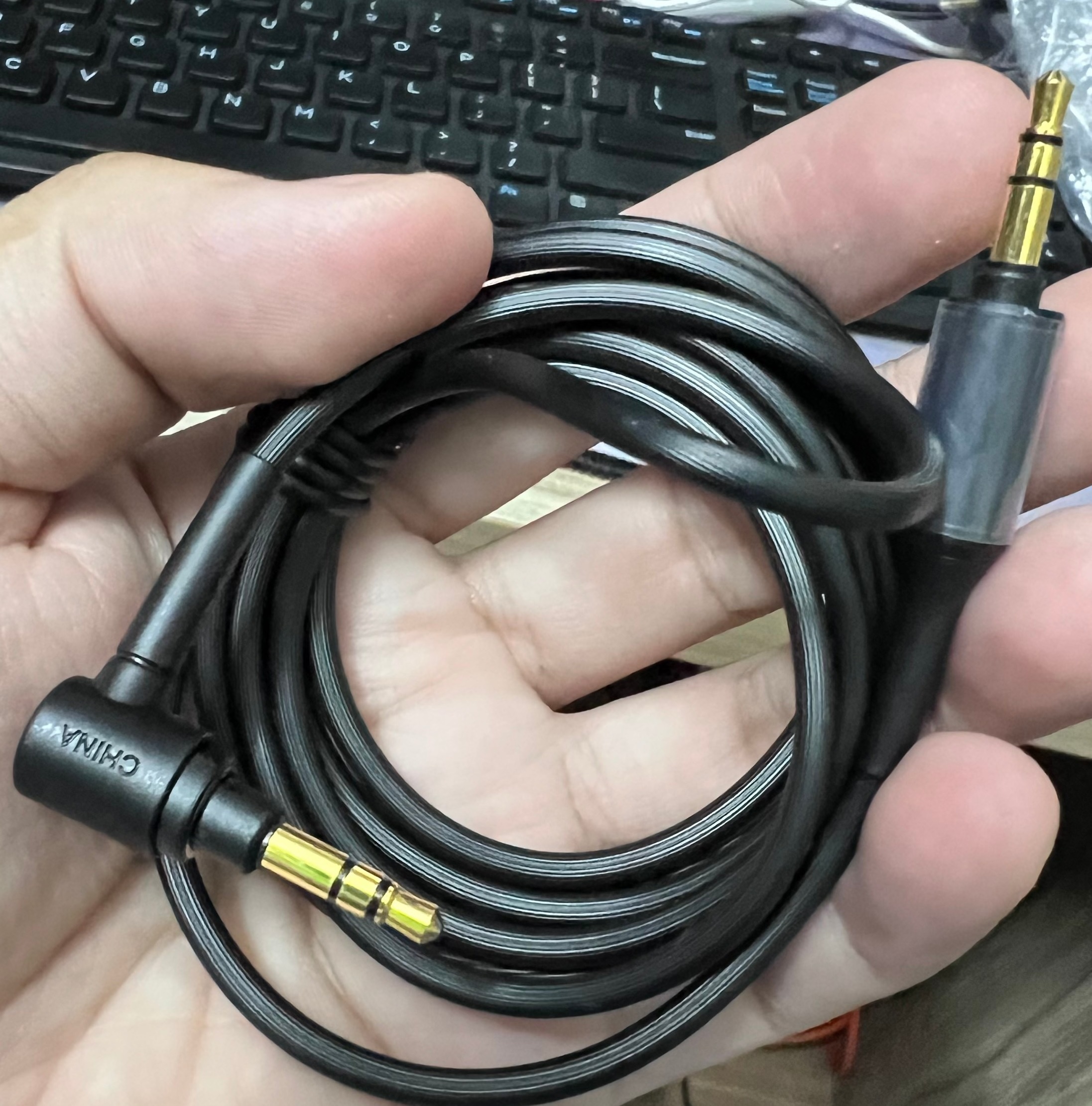 Dây Cáp Âm Thanh AUX 3.5mm dùng cho tai nghe Sony, máy nghe nhạc iPod, CD & máy cassette QUATECH- Hàng nhập khẩu