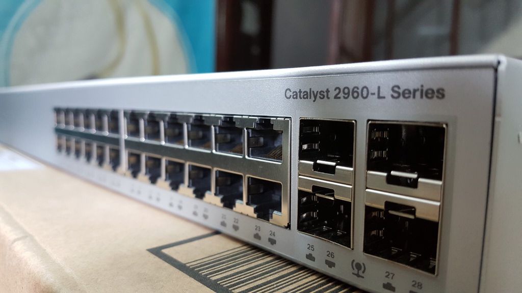 Switch Cisco WS-C2960L-24TS-AP 24 port GigE 4 x 1G SFP Lan Lite - Hàng nhập khẩu