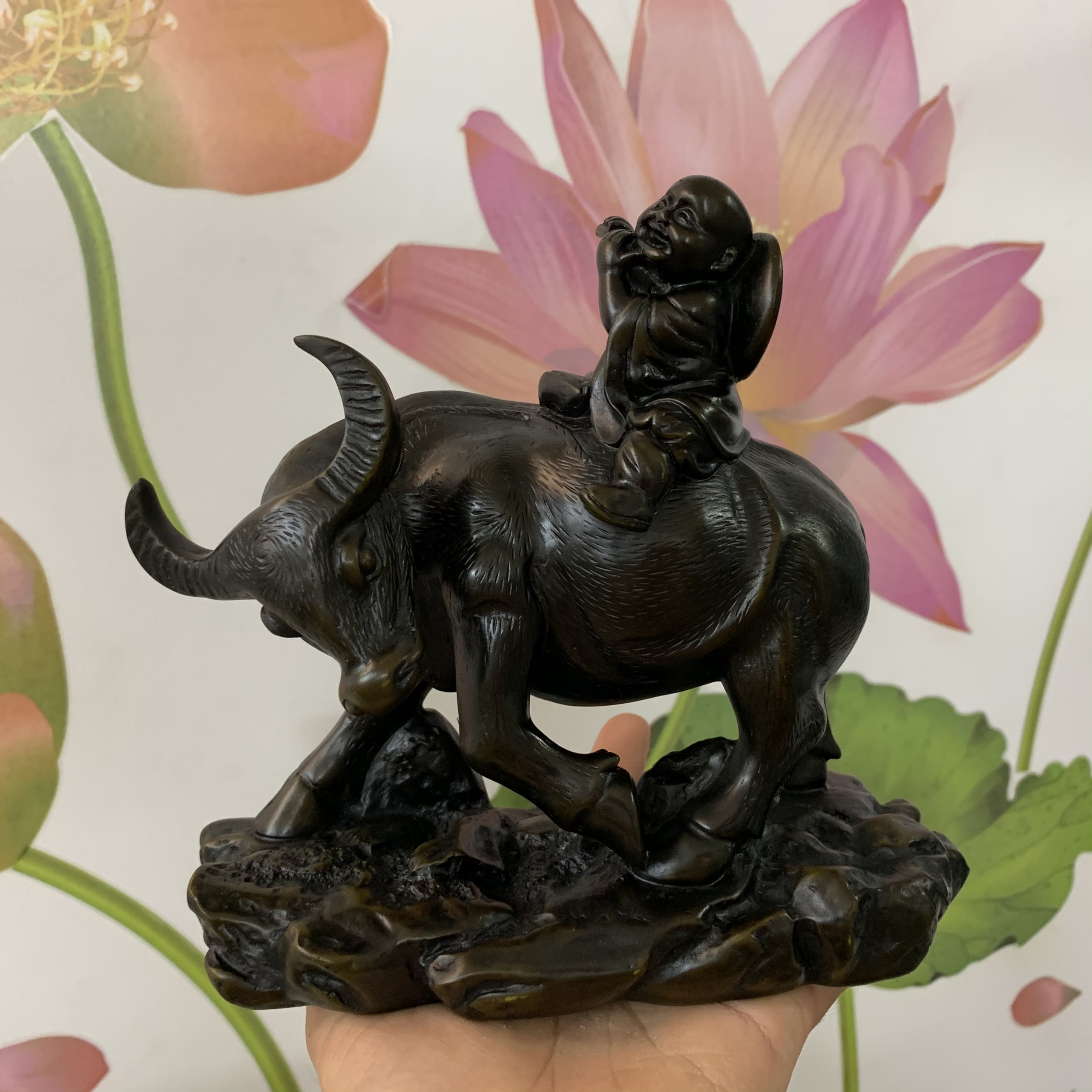 Tượng đá trang trí mục đồng cưỡi Trâu phong thủy có đế- Chiều cao 17cm - Màu Nâu Đen - Đá Composite