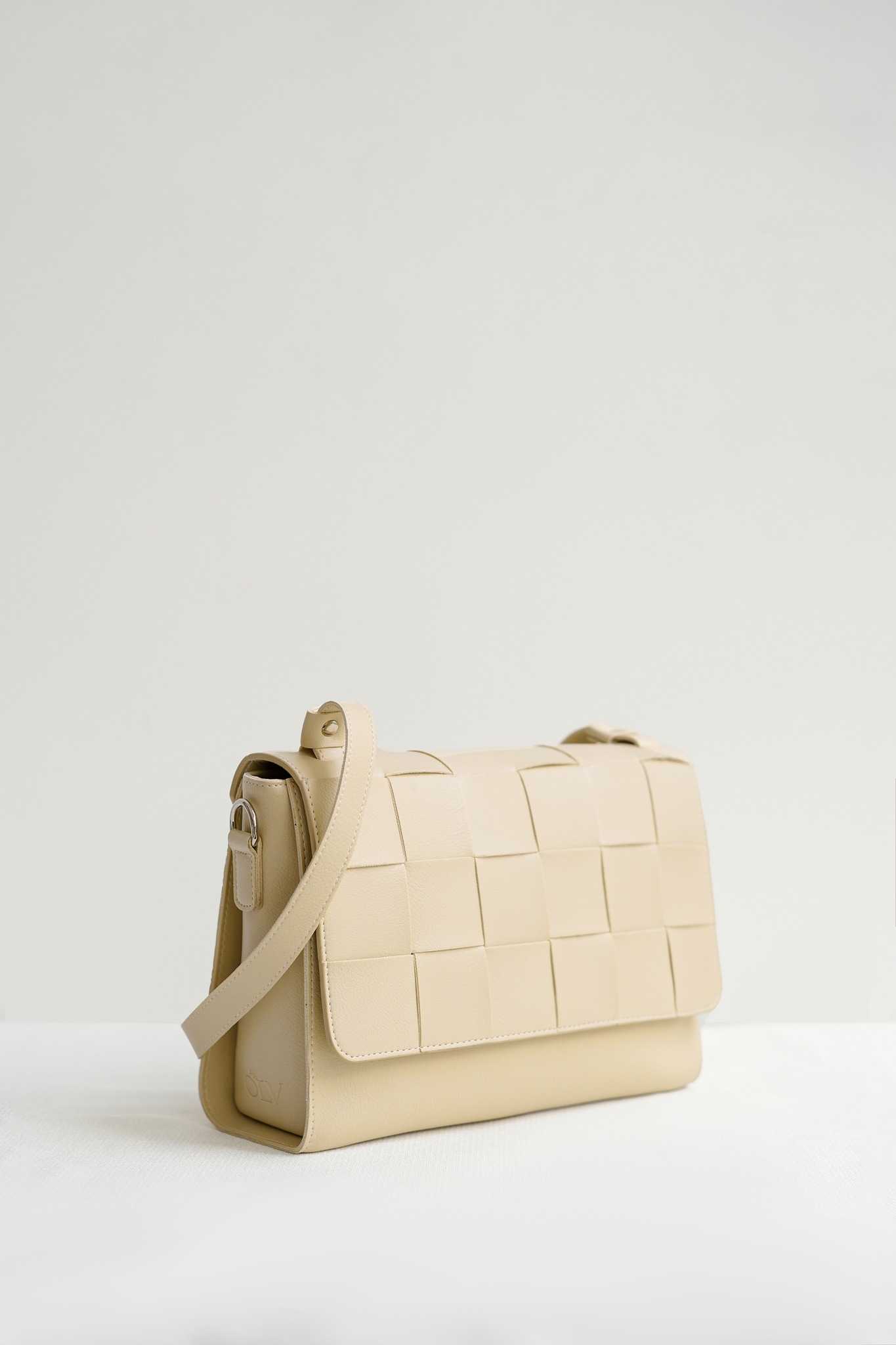 OLV - Túi Creamy Woven Shoulder Bag