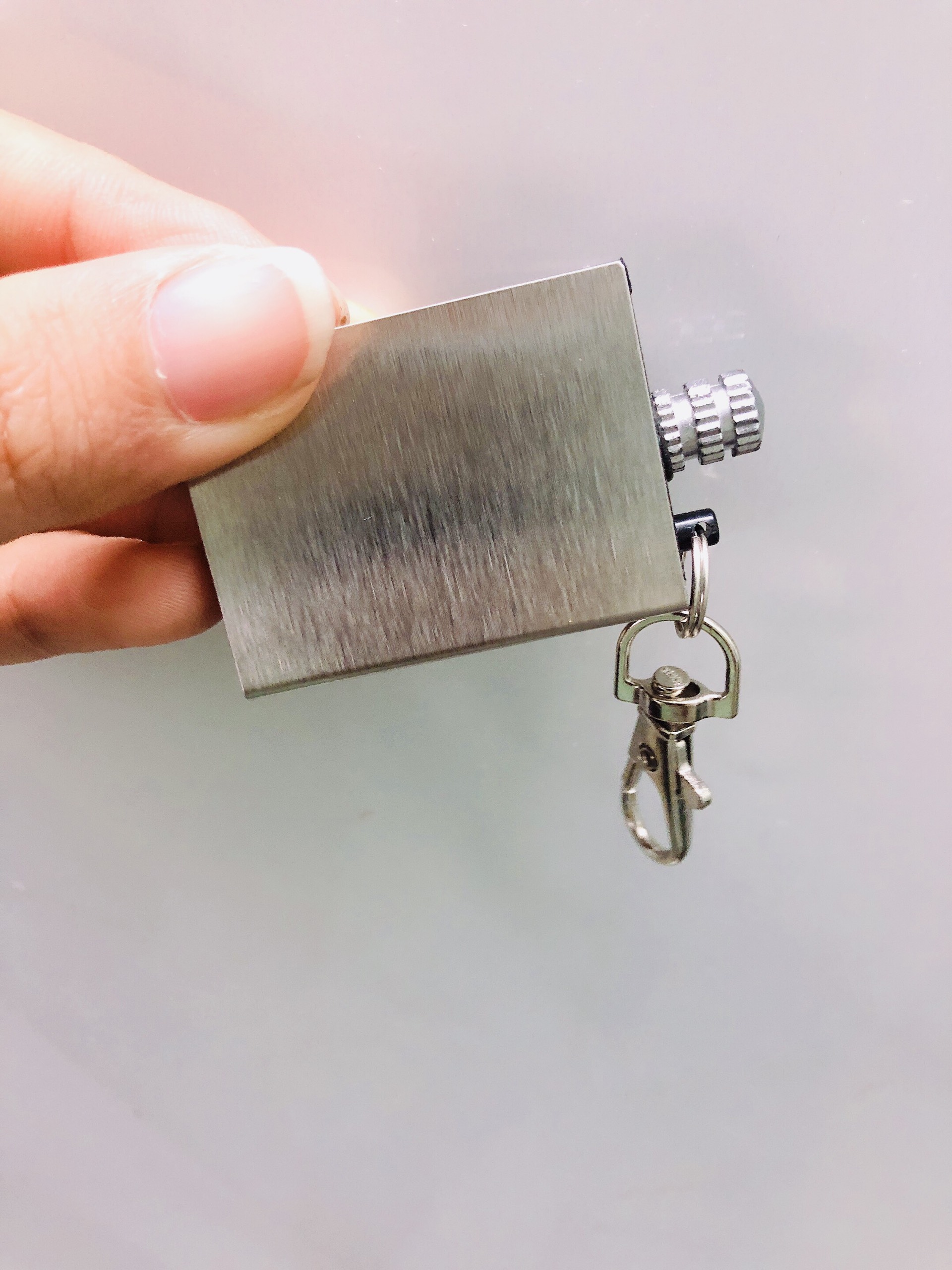 Hột quẹt bật lửa móc khóa diêm xăng sinh tồn hình Vuông - xài xăng