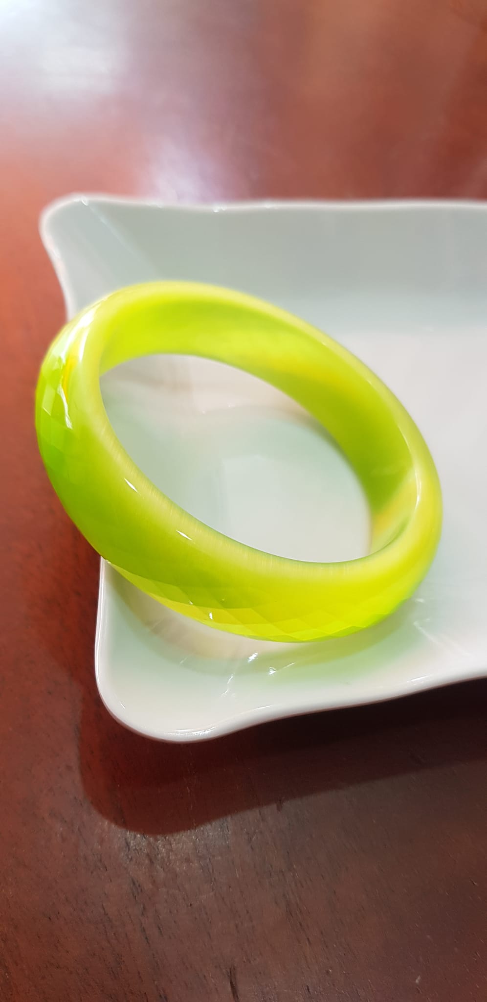 Vòng tay bản hẹ đá mắt mèo giác xanh đợt chuối tươi sáng mới đẹp lạ vòng Ni 55mm x Cao 15mm x dầy 7mm nữ mệnh mộc mệnh hoả 52kg - 56kg đeo rẻ đẹp