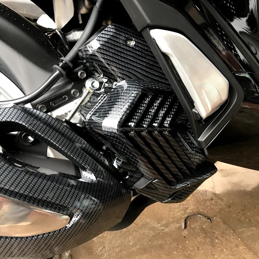 Ốp quạt gió che két nước SH 2020 Carbon