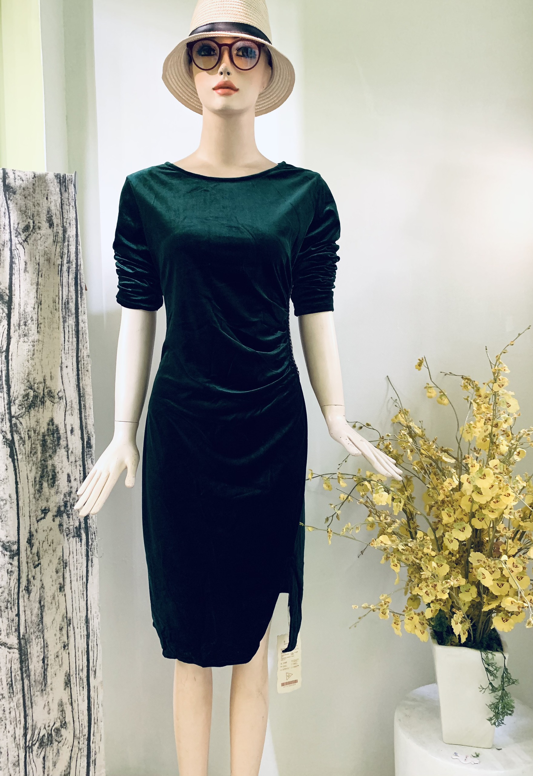 Đầm ôm nhẹ chất nhung cao cấp