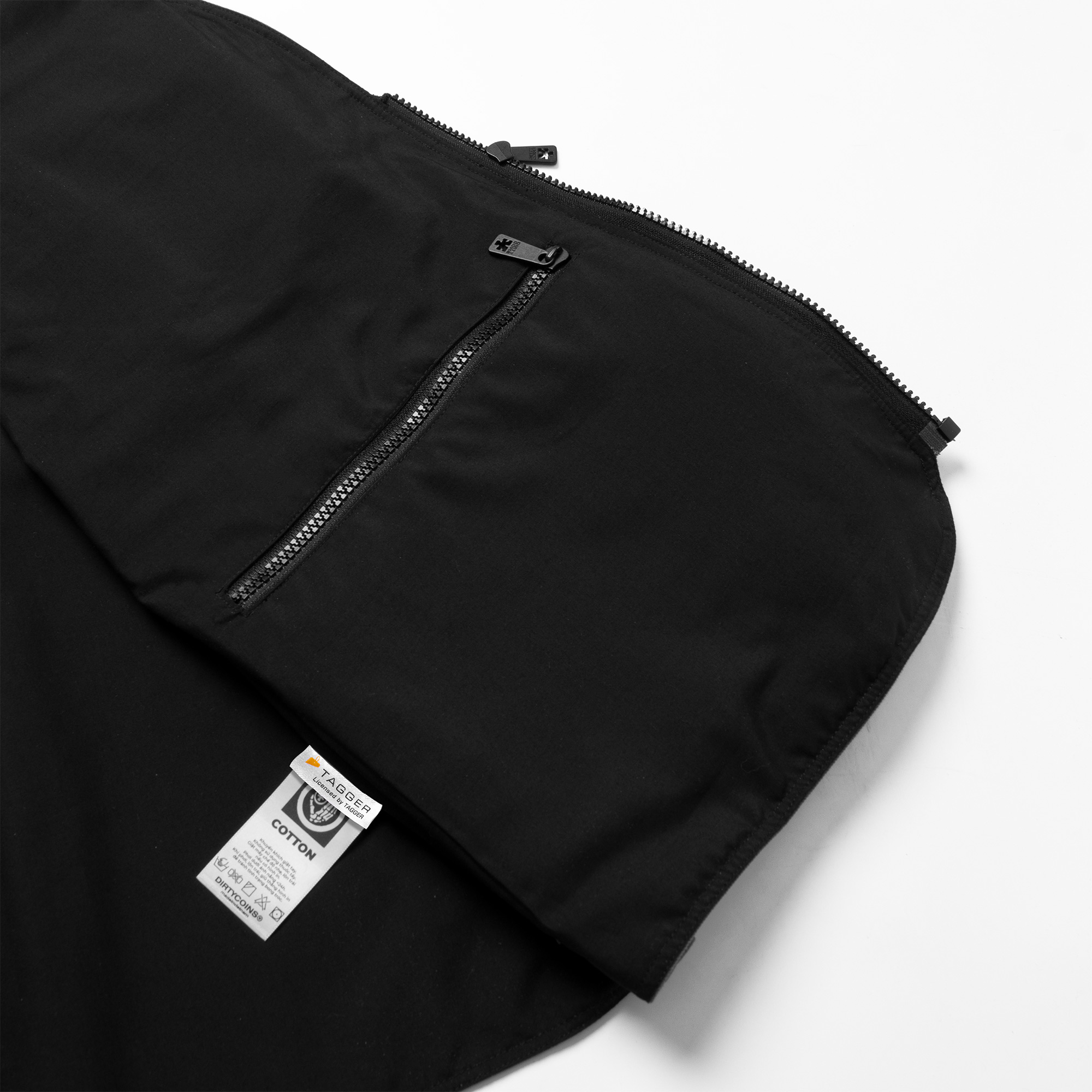Áo Khoác DirtyCoins x One Piece Logo Utility Vest - White