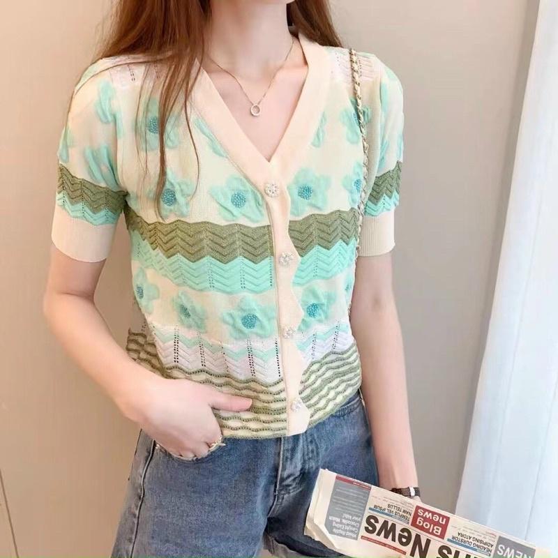 Áo mongterghi hoa nổi đính ngọc, cổ tim khuy cài