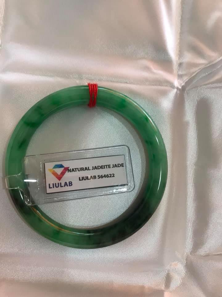 VÒNG CẨM THẠCH TỰ NHIÊN LÝ SƠN THỦY ĐẸP A SAO 48MM x DẦY 7MM  ĐÃ KIỂM ĐỊNH KÈM GIẤY CHỨNG NHẬN LIULAB No 564622  MÀU XANH NGỌC ĐIỂM XANH ĐẬM 1 BÊN BÓNG ĐẸP NỮ 40KG-49KG ĐEO