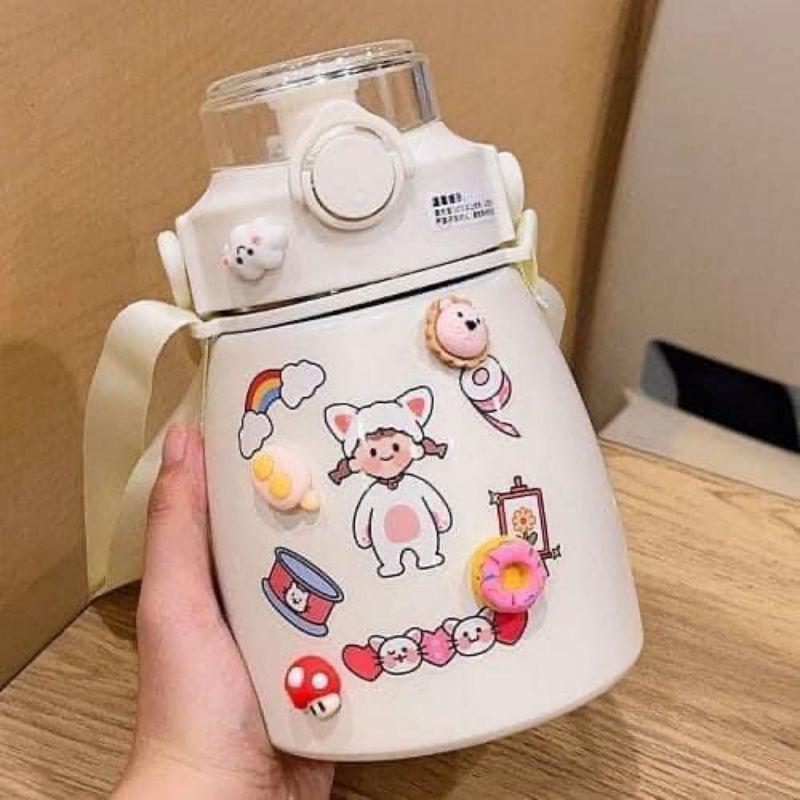 Bình giữ nhiệt có dây đeo, ống hút tiện lợi tặng kèm sticker 2d xinh cute