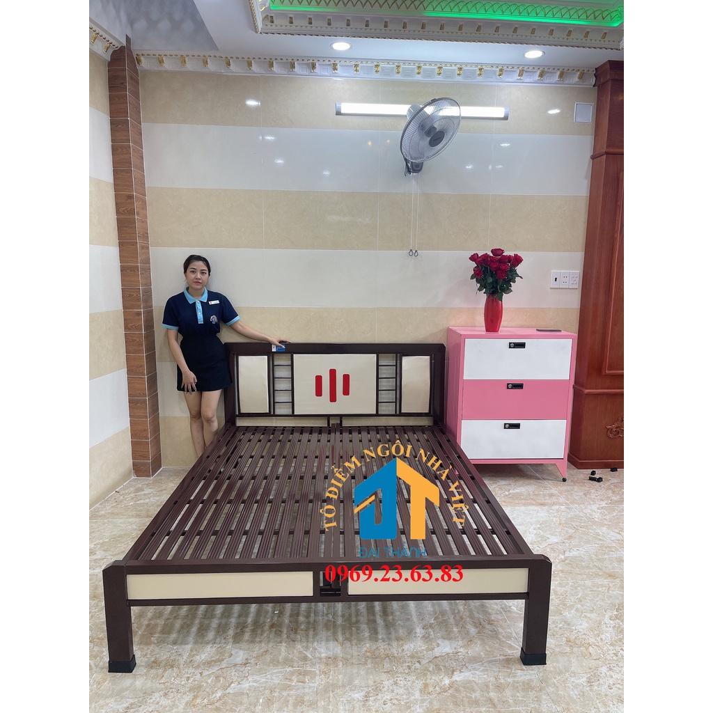 Giường sắt hộp kiểu gỗ – DT07