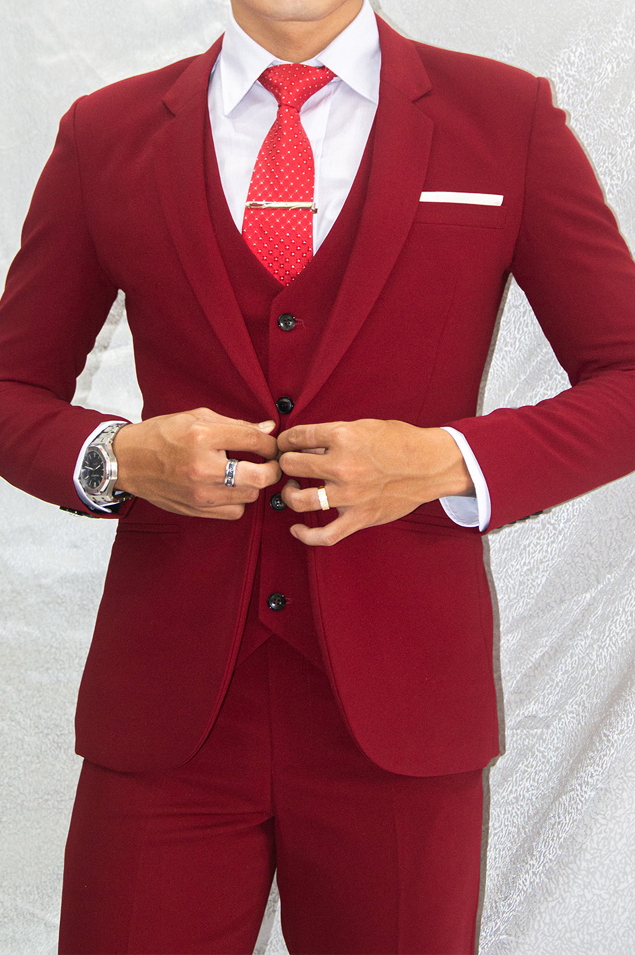 Bộ vest nam 1 nút và gile ôm body màu đỏ đô chất liệu co dãn , thoáng mát tặng kèm combo phụ kiện