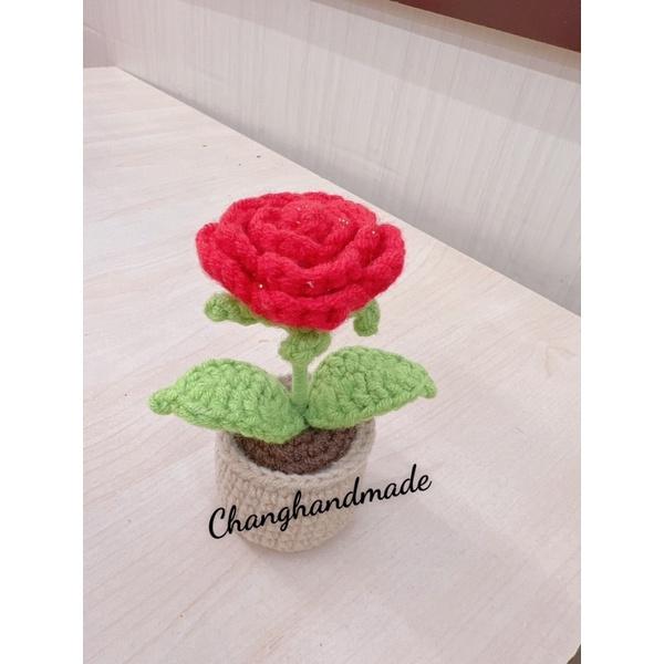 Chậu hoa hồng mini trang trí bằng len
