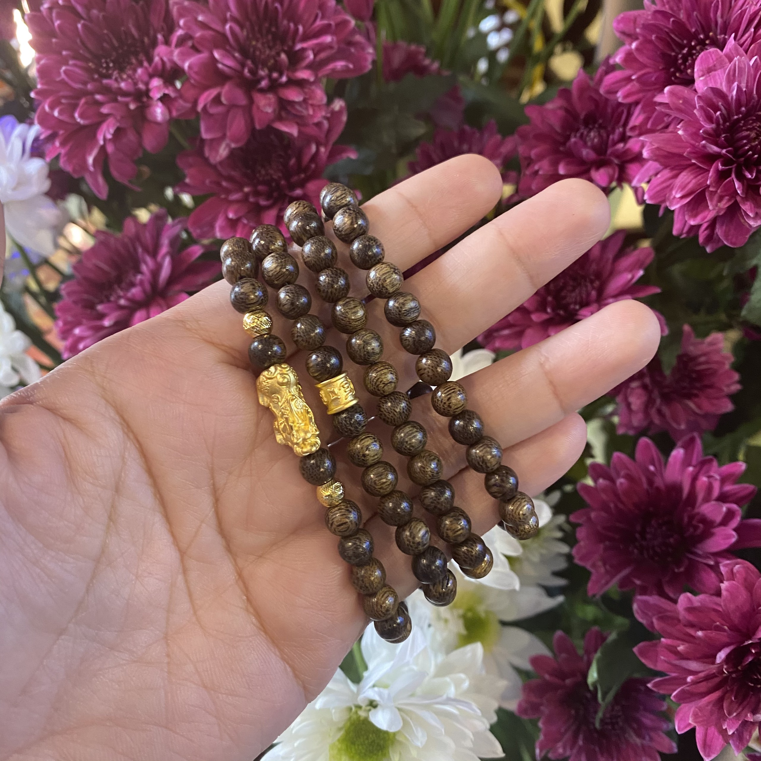 Chuối Trầm Mix Charm Tỳ Hưu, Bi, Trụ Bình An Vàng 24K