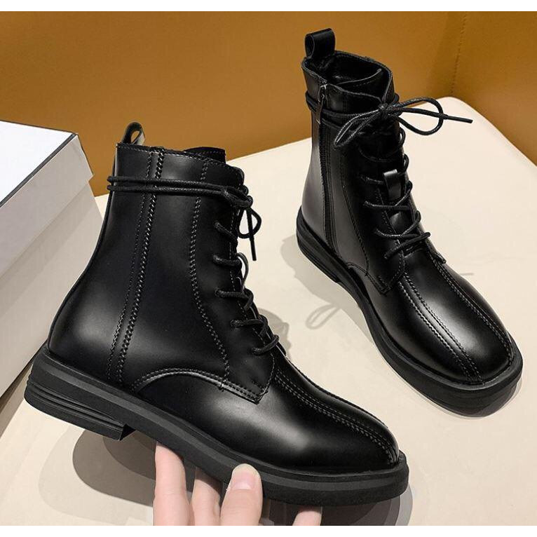Mẫu Boots hot trend của năm 2021 cao 20cm, ôm chân, dây buộc, chất liệu bằng da siêu bền Bluewind mã 68717