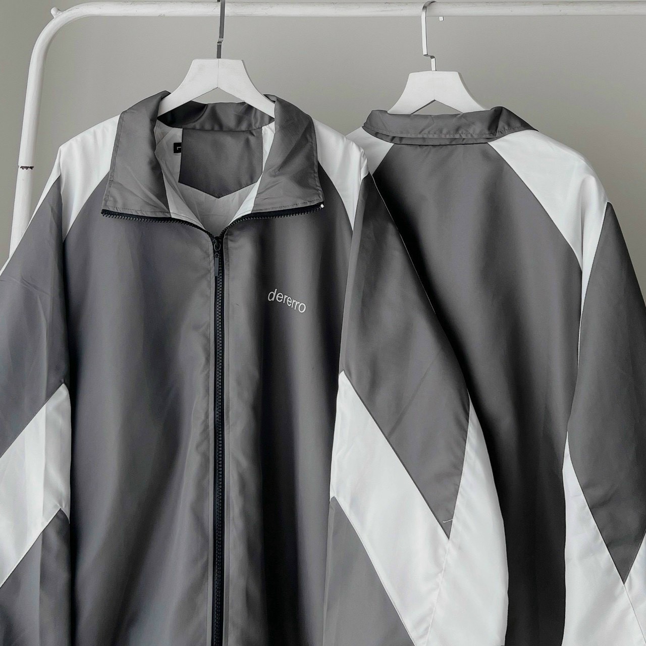 Áo khoác dù tay dài form rộng in chữ Deru , Áo Khoác Dù ERRO From Rộng, Áo khoác cổ cao thể thao in DERERRO unisex ulzzang, áo khoác nam, áo khoác nữ, áo khoác cặp, áo khoác đôi