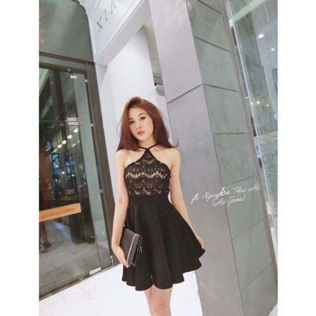 Đầm xòe cổ yếm ren