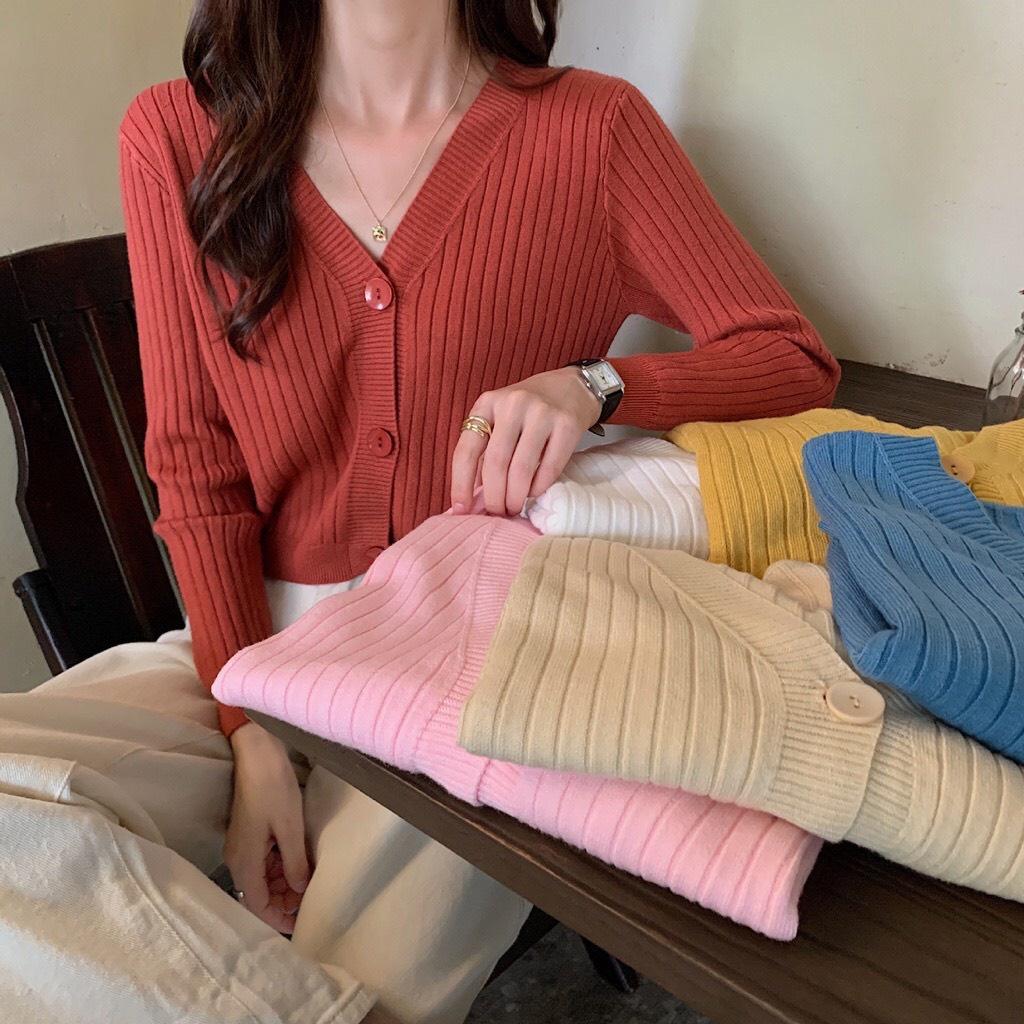 Áo len cổ V mỏng, áo cardigan nữ croptop 3 khuy freesize ulzzang Junnie Closet
