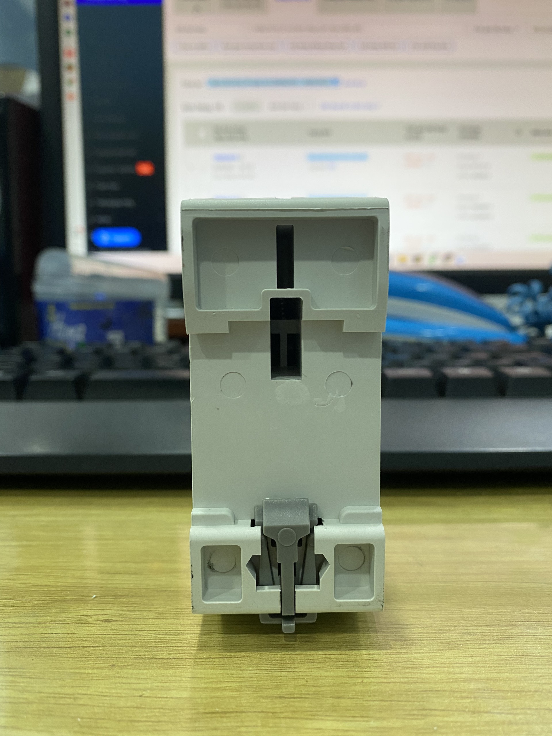 Cầu dao chống giật Sopoka 2 pha R20 dòng rò 30mA - Hàng chính hãng
