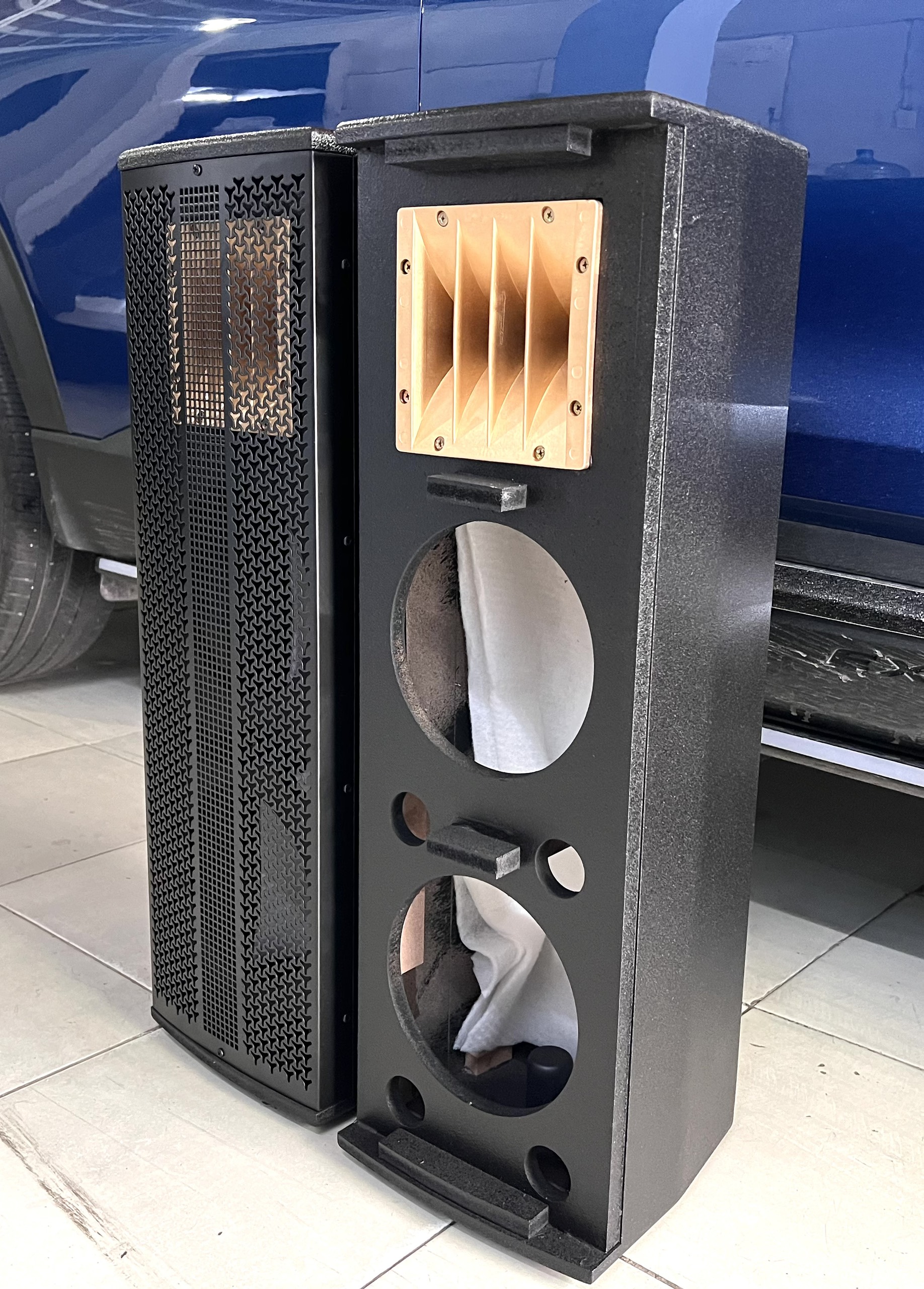 Vỏ thùng loa đứng 2 tấc đôi thùng sơn cao cấp 2 bass đôi 20  và 1 chép kèn Hải Triều (Hàng Chính Hãng)
