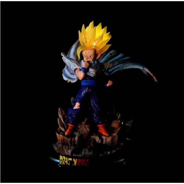 Mô hình Gohan đứng gồng có Led 23cm - Dragon ball