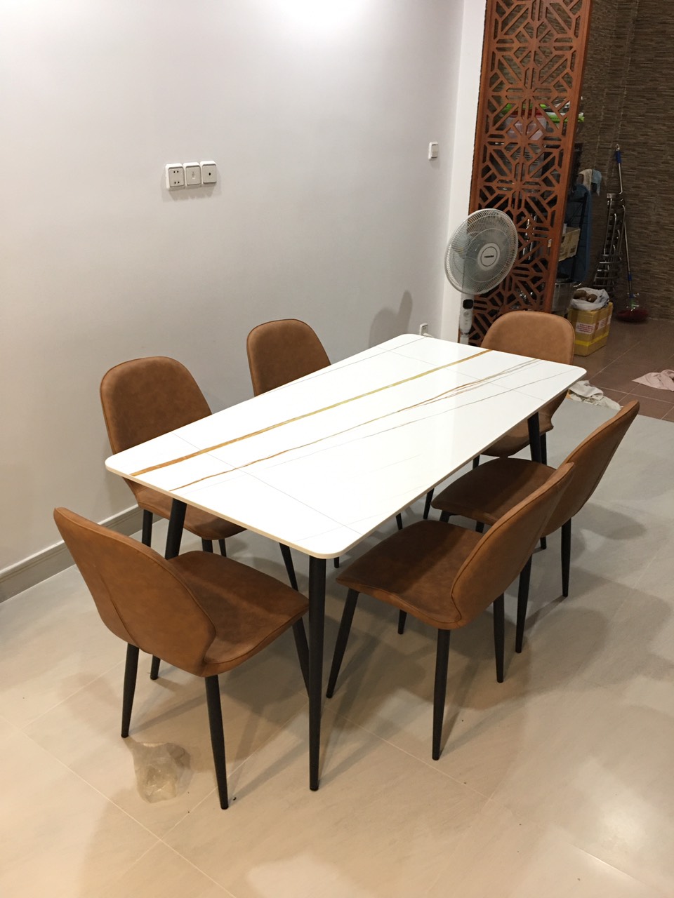 Bộ bàn mặt đá cao cấp Juno sofa 1m6 x 80 cm và 6 ghế da