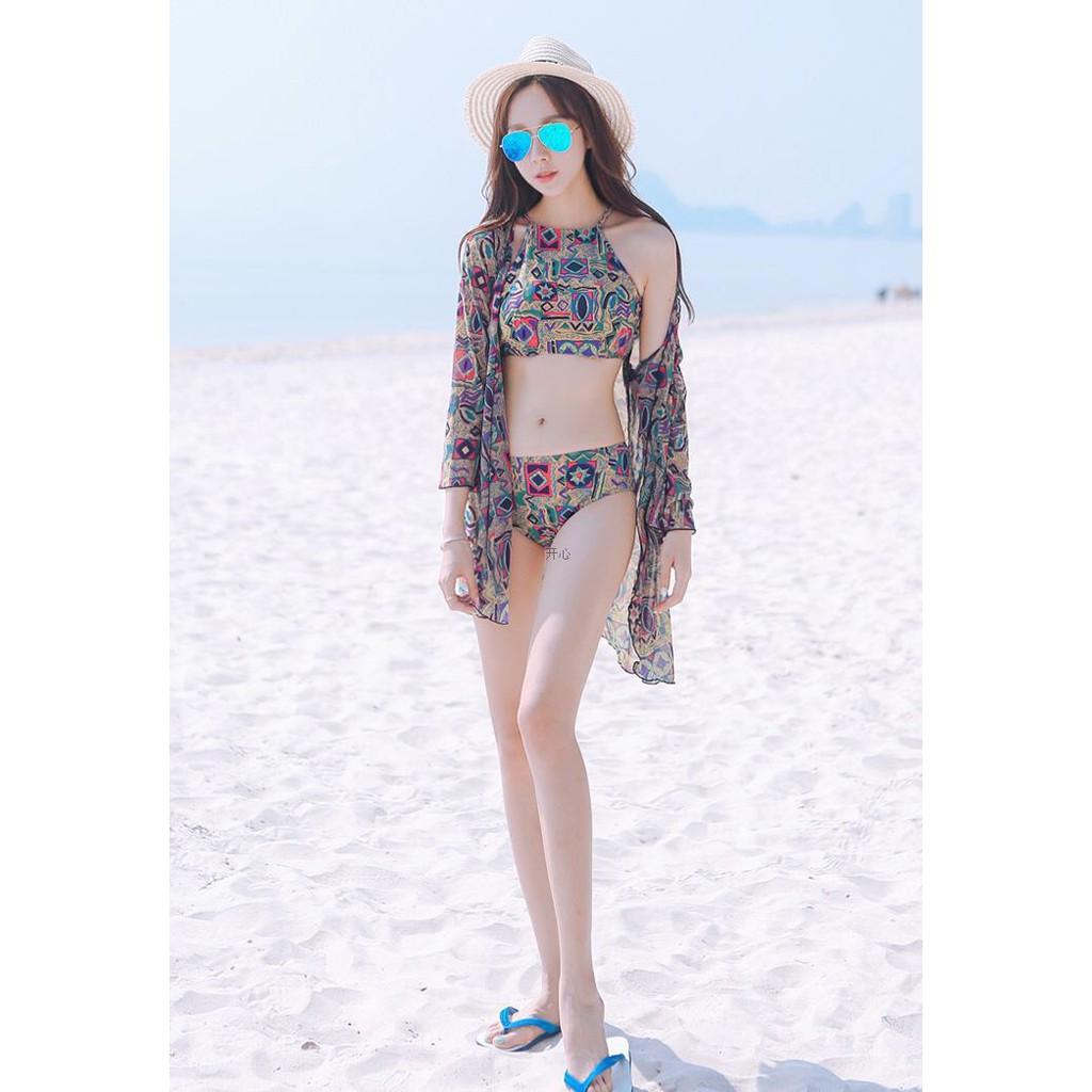 Đồ bơi 2 mảnh kèm áo choàng ngoài