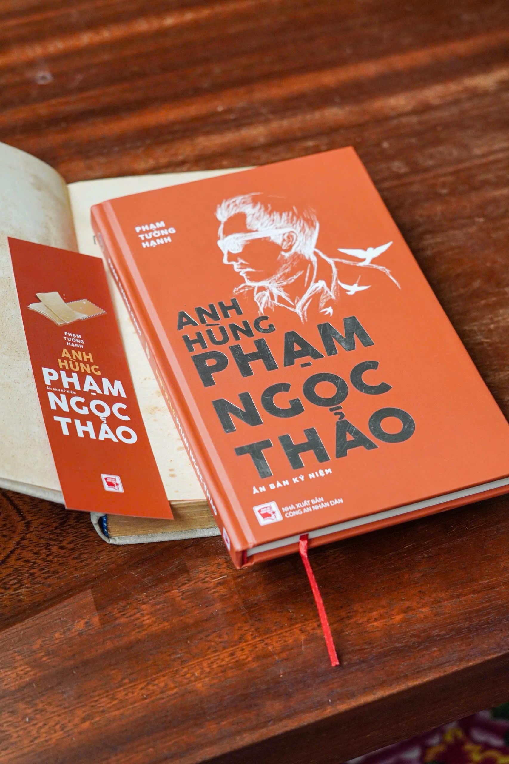 Sách - Anh Hùng Phạm Ngọc Thảo - Ấn Bản Kỷ Niệm - Bìa Cứng