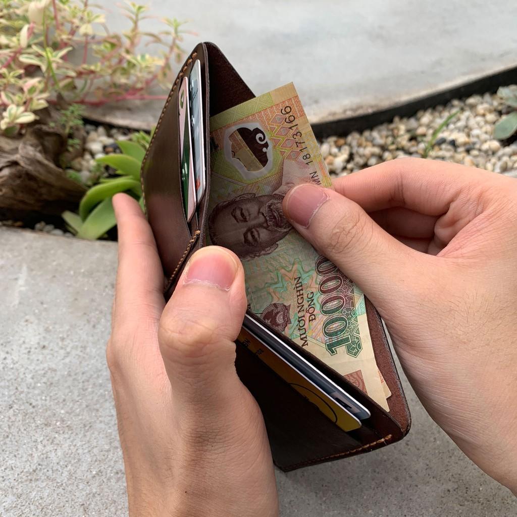 VÍ DA THỦ CÔNG ĐƯỢC CHẾ TÁC TỈ MỈ - VÍ DA NAM MÀU NÂU TRẺ TRUNG - ĐỒ DA NHẬP KHẨU