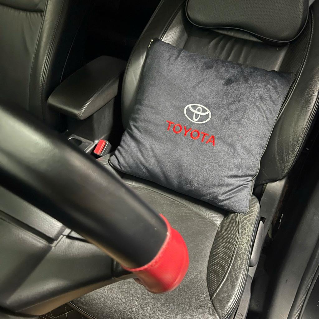 Gối và chăn (mền) 2 trong 1 (logo TOYOTA) - Sử dụng làm tựa lưng, chăn đắp văn phòng hoặc ô tô tiện dụng