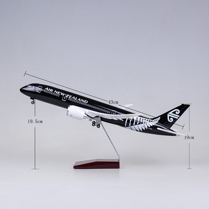 Mô hình máy bay Air Newzealand B777 có bánh xe và led 47cm
