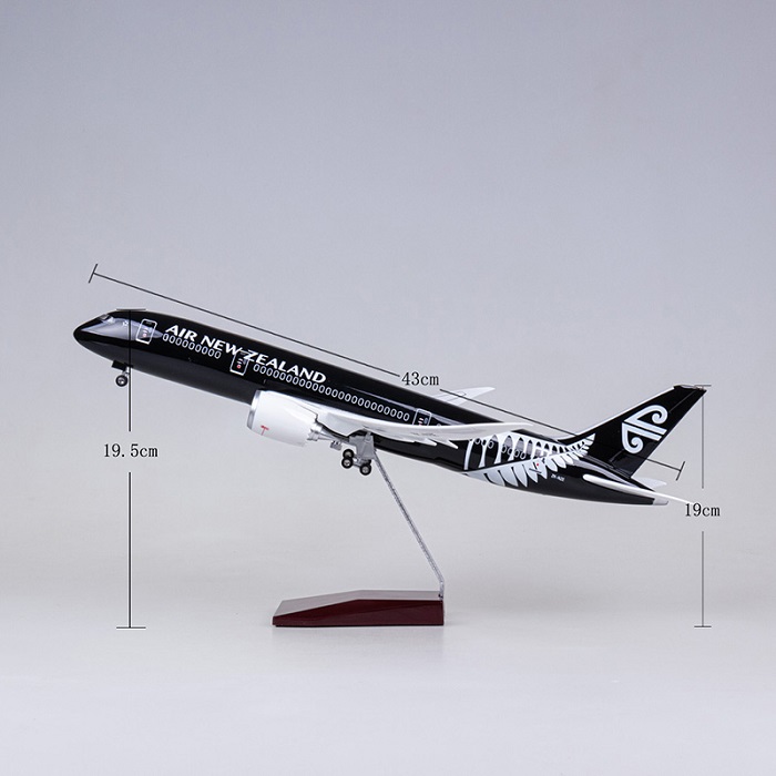 Mô hình máy bay Air Newzealand B777 có bánh xe và led (màu đen) 47cm